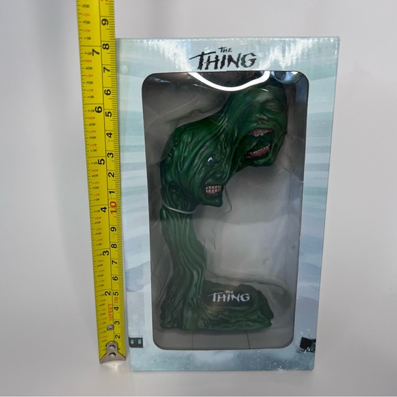 The Thing 1982 Chronicles Collectibles Bottins Monster Figure Loot Crate - Picture 2 of 11